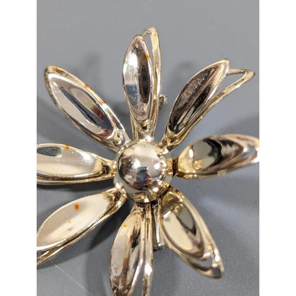 Vintage Gold Tone Daisy‎ Flower Brooch Mod MCM Classic Retro Pin 3D